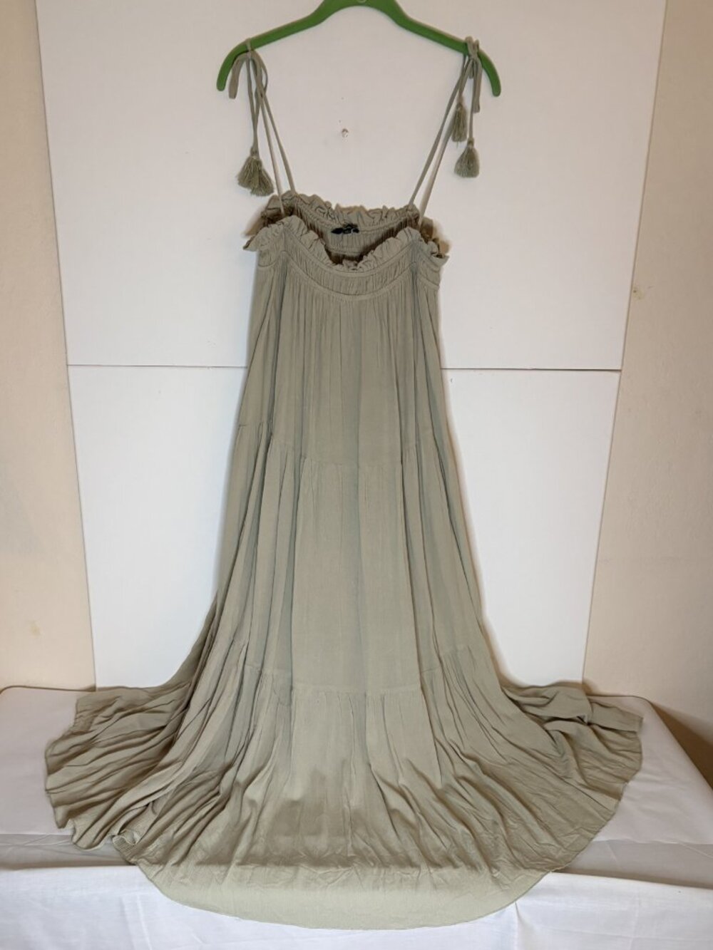 Aakaa Sage Summer Tiered Boho Spaghetti Straps Tassels Flowy Midi Dress Size M